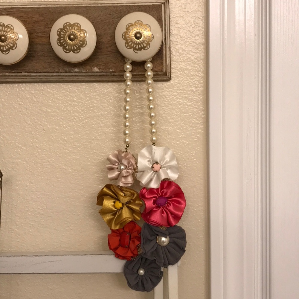 Forever 21 Multicolor pearl statement necklace